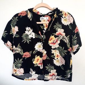 Hollister Floral Crop top, bottom up, size s
